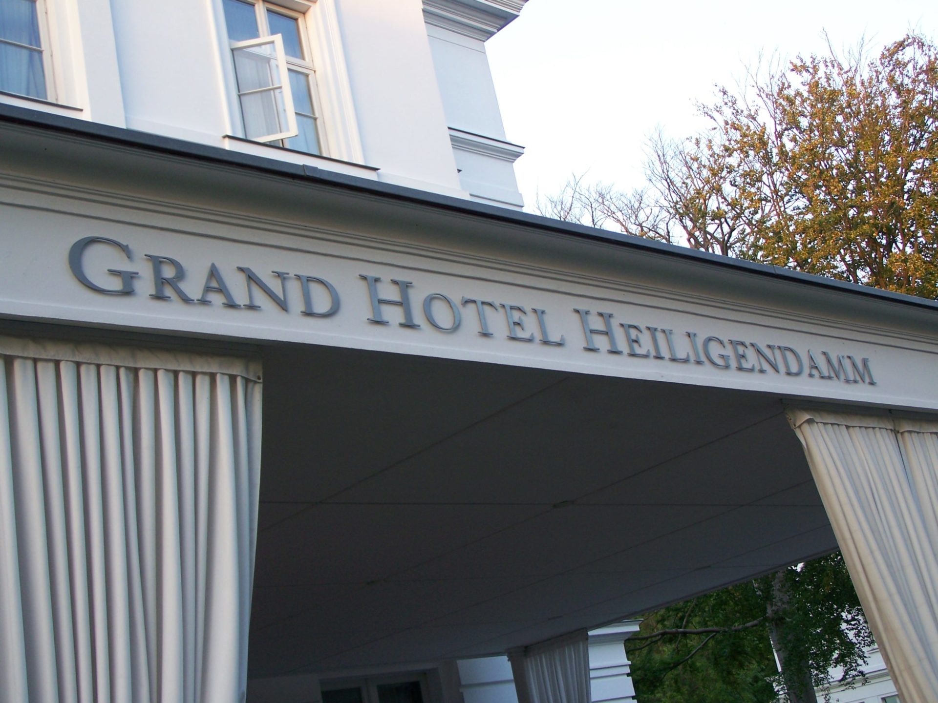 Wem gehört was das Grand Hotel Heiligendamm? ERSTES SEEBAD