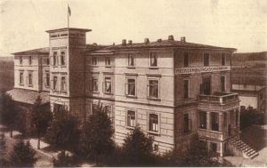 Gebaut wurde das Haus als "Hotel & Pension Krieg".