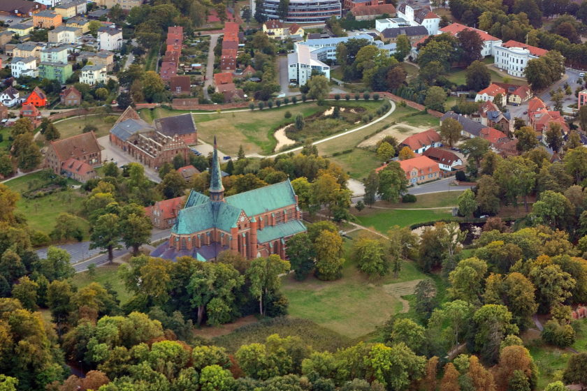 Luftbild vom Münster und Kloster Doberan