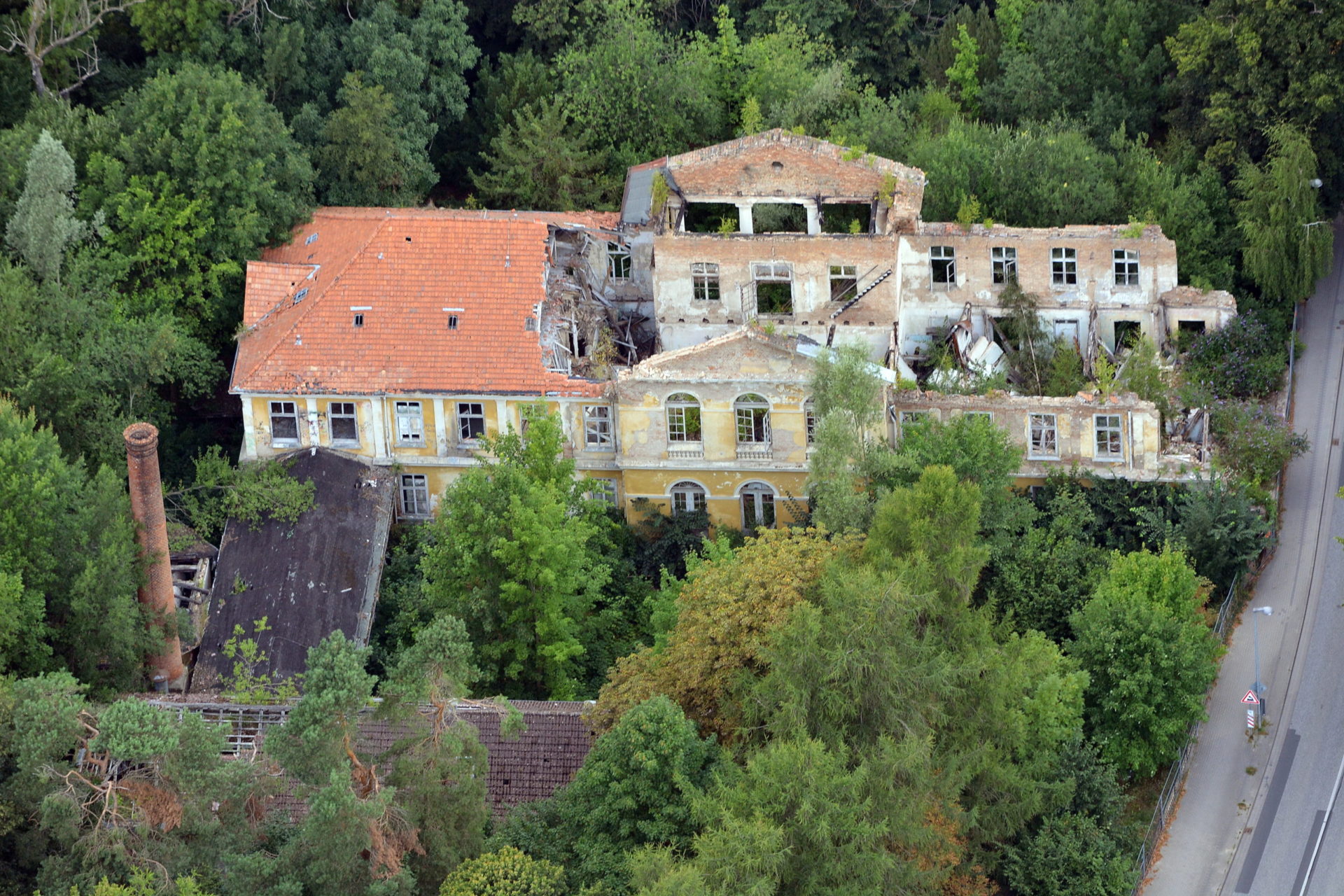 Luftbild von der Stahlbad-Ruine bzw Moorbad-Ruine Bad Doberan
