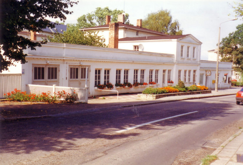 Orangerie (Wäscherei, Konsum) ~ ERSTES SEEBAD